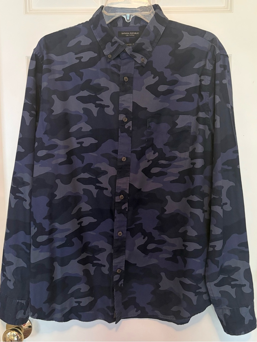Banana Republic Men’s Navy and Black Camo Button-Down Shirt